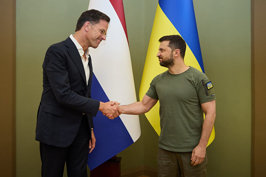 Ukrayna Devlet Başkanı Volodimir Zelenskiy ve NATO Genel Sekreteri Mark Rutte 