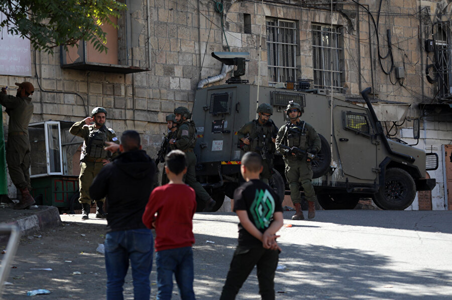 İsrail'in El Halil sakinlerini tehcir planları, kenti açık cezaevine dönüştürdü.