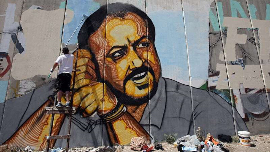 İsrail, Fetih Hareketi Merkez Konseyi üyesi Bergûsî hakkında 5 kez müebbet ve 40 yıl hapis cezası vermişti.