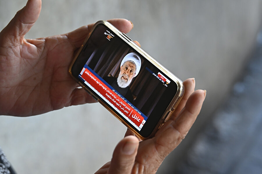 Kasım, onlarca yıl boyunca grubun en kıdemli sözcülerinden biri olarak görev yaptı ve yabancı medyaya düzenli röportajlar verdi.