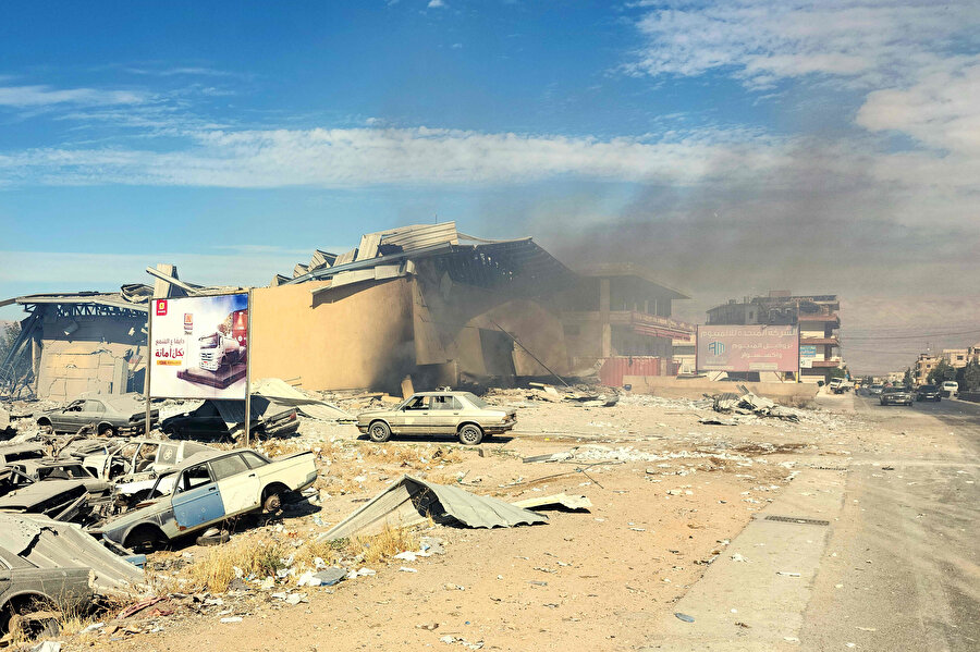 İsrail'in gerçekleştirdiği hava saldırılarının ardından Baalbek'te dumanlar yükseliyor, 11 Ekim 2024.n