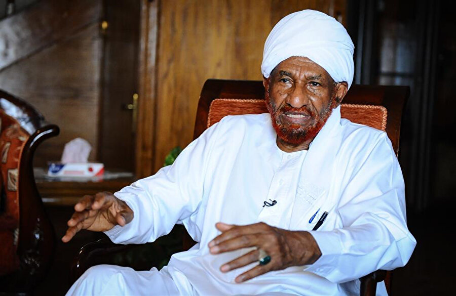 Sadık el-Mehdi, Sudan siyasetinin önde gelen aktörlerindendi.
