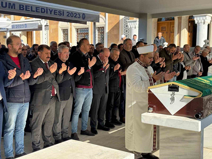 Osman Keyinci, bugün Akşamseddin Camisi'nde cenaze namazının kılınmasının ardından Ulu Mezarlık'ta toprağa verildi.