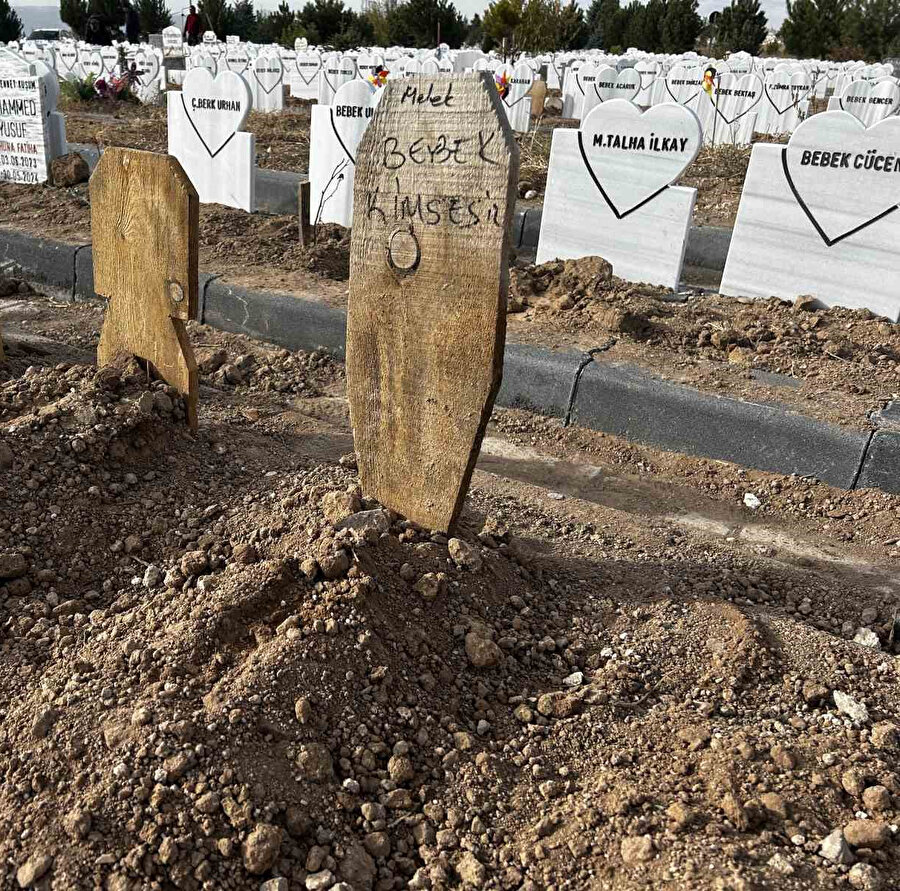 Kimsesiz bebek otopsi işlemlerinin ardından bebek mezarlığına defnedildi.