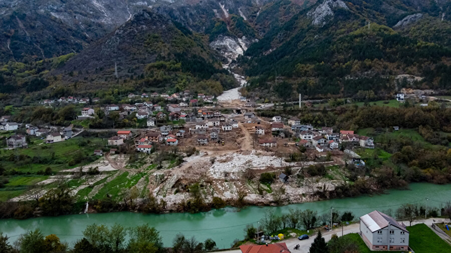 Sel felaketinin ardından Bosna Hersek'teki hasar giderme çalışmaları devam ediyor