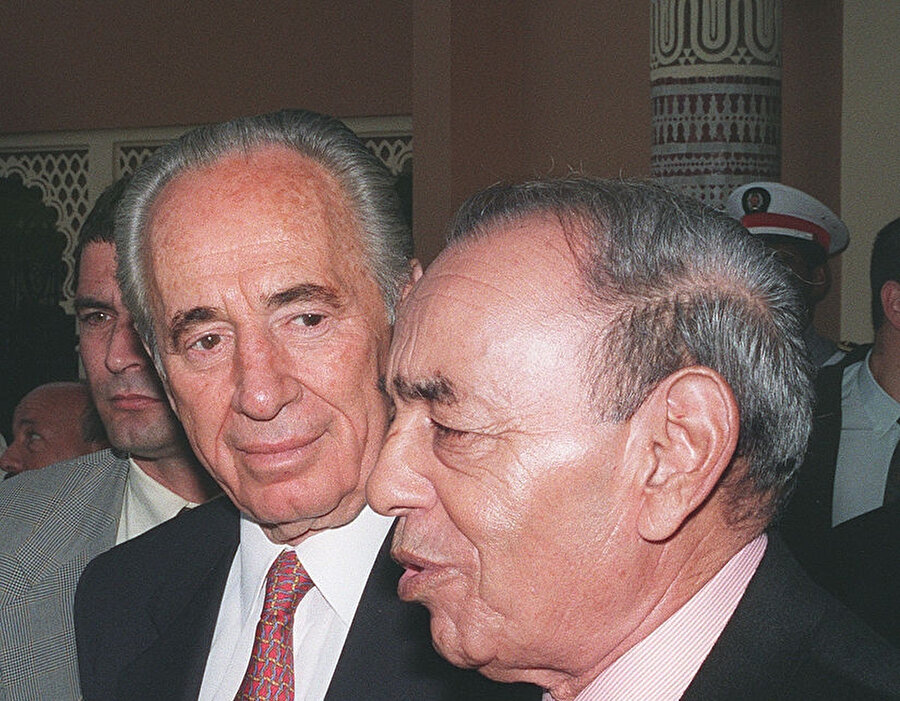 Kral Hasan’ın, İsrail eski cumhurbaşkanlarından Şimon Peres ile de yakın bir ilişkisi vardı.
