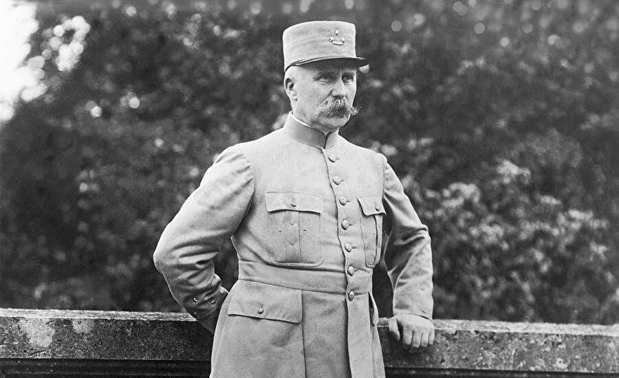 Philippe Petain, Birinci Dünya Savaşı'ndaki başarıları nedeniyle, Fransızlar tarafından kahraman olarak görülen bir isimdi.
