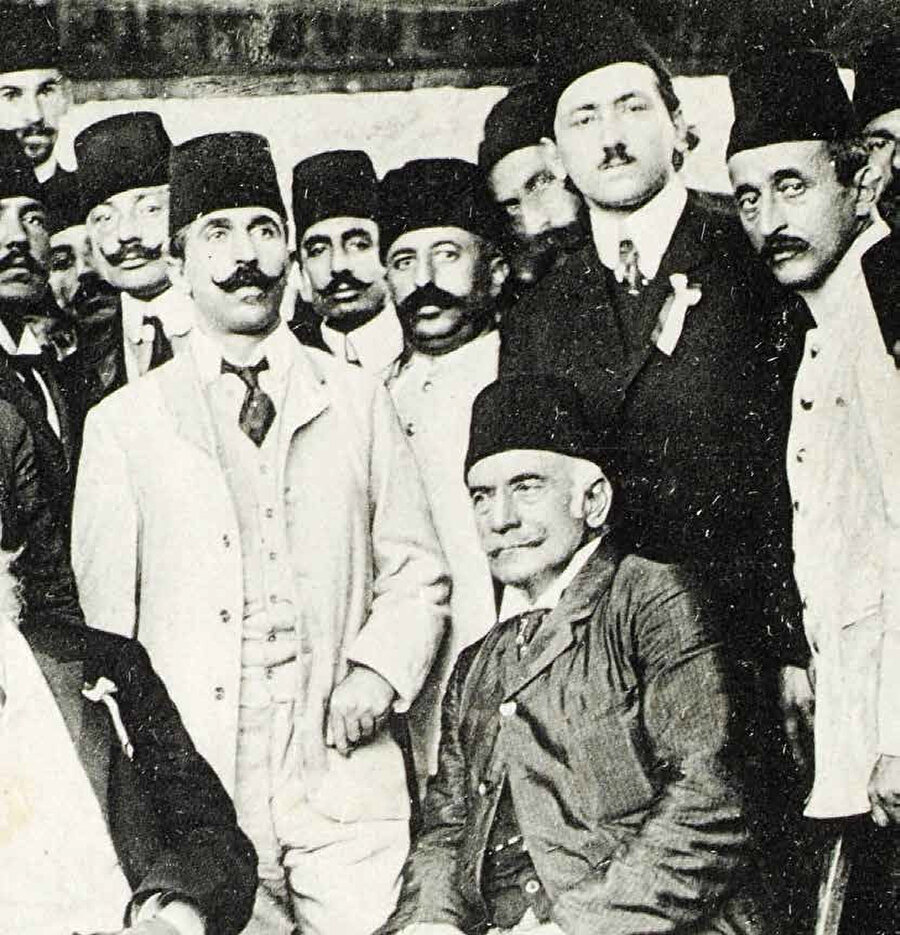 Adabımuaşeret timsali İstanbul beyfendisi.