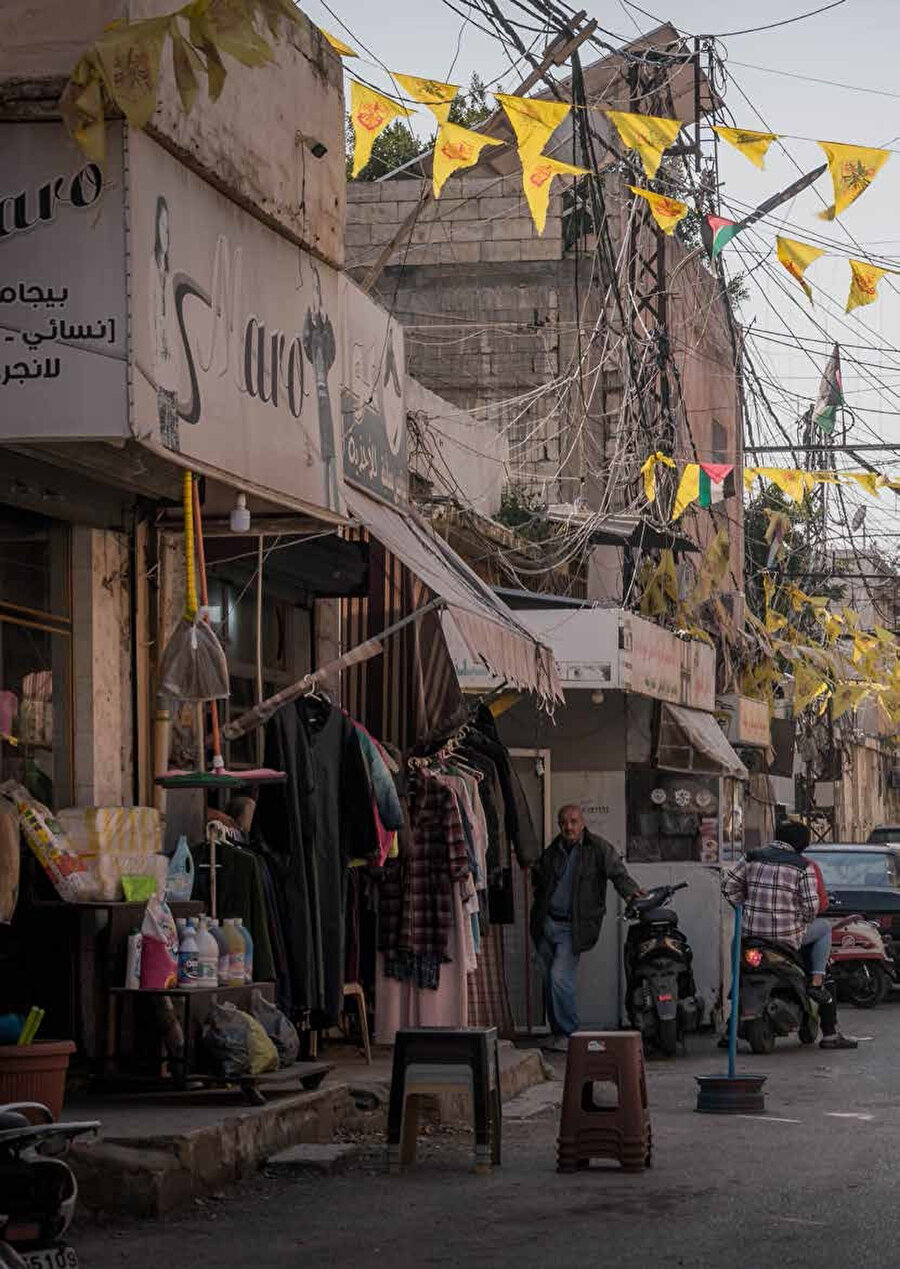 Lübnan'da savaşın getirdiği yıkım giderek genişlese de pek çok kişi, saldırılardan etkilenen insanlara yardım etmek için iş birliği yapıyor.