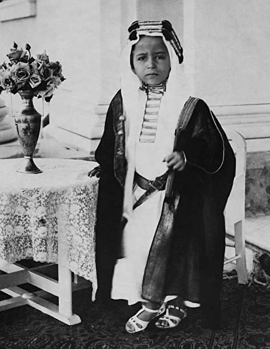 II. Faysal tahta geçtiğinde henüz dört yaşında olduğu için, yönetim 1953 yılına kadar bir naiplik konseyi tarafından devralındı.