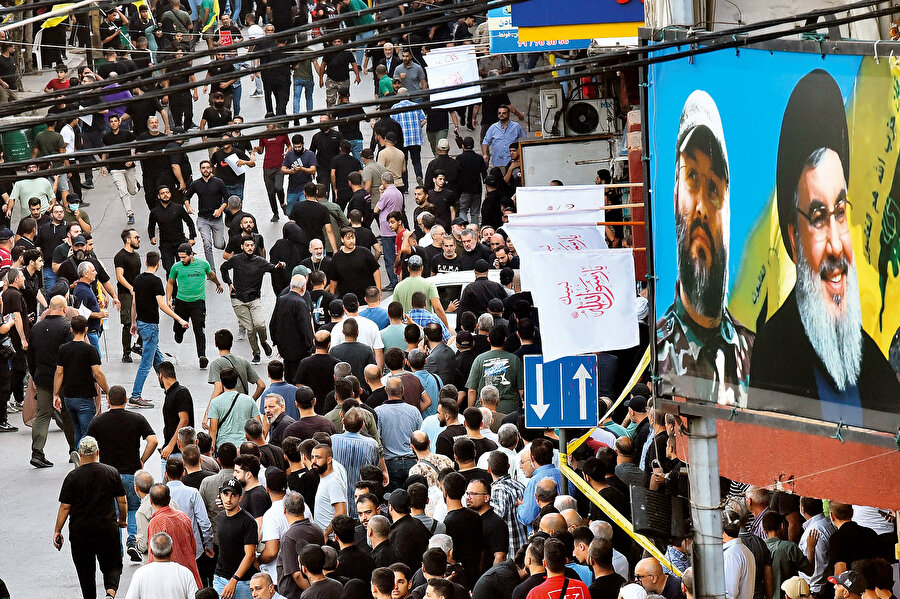 Lübnan’da 17-22 Eylül tarihleri arasında ağırlıklı olarak Hizbullah mensuplarının yaşadığı bölgelerde 32 kişinin ölmesine ve yaklaşık 3500 kişinin yaralanmasına neden olan siber saldırılar, Hizbullah’ın değil aslında İran’ın stratejik askerî tedarik zincirine İran’daki derin israilin yaptığı başarılı sızma eylemi olarak gerçekleşti. Bu yüzden İran mahçup ve ezik bir şekilde susmayı tercih etti.