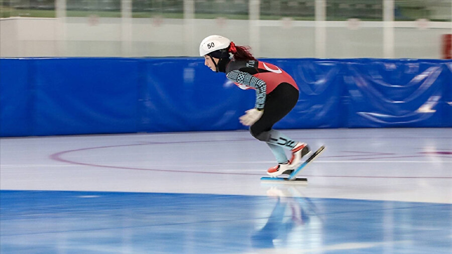 Derya Karadağ, İtalya'da Türkiye rekoru kırdı.