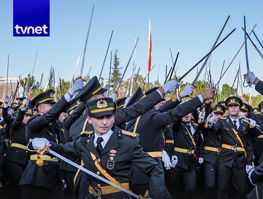 Korsan bildiriyi okuyan teğmenlerin komutanları için de ihraç talep edildi