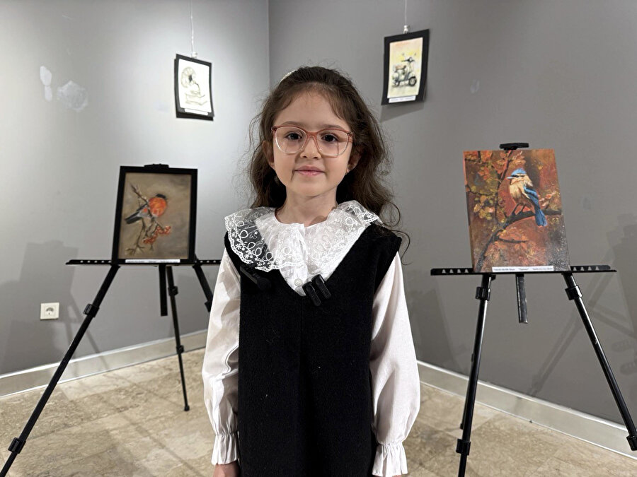 Henüz 7 yaşındaki İnci 2'nci resim sergisini açtı