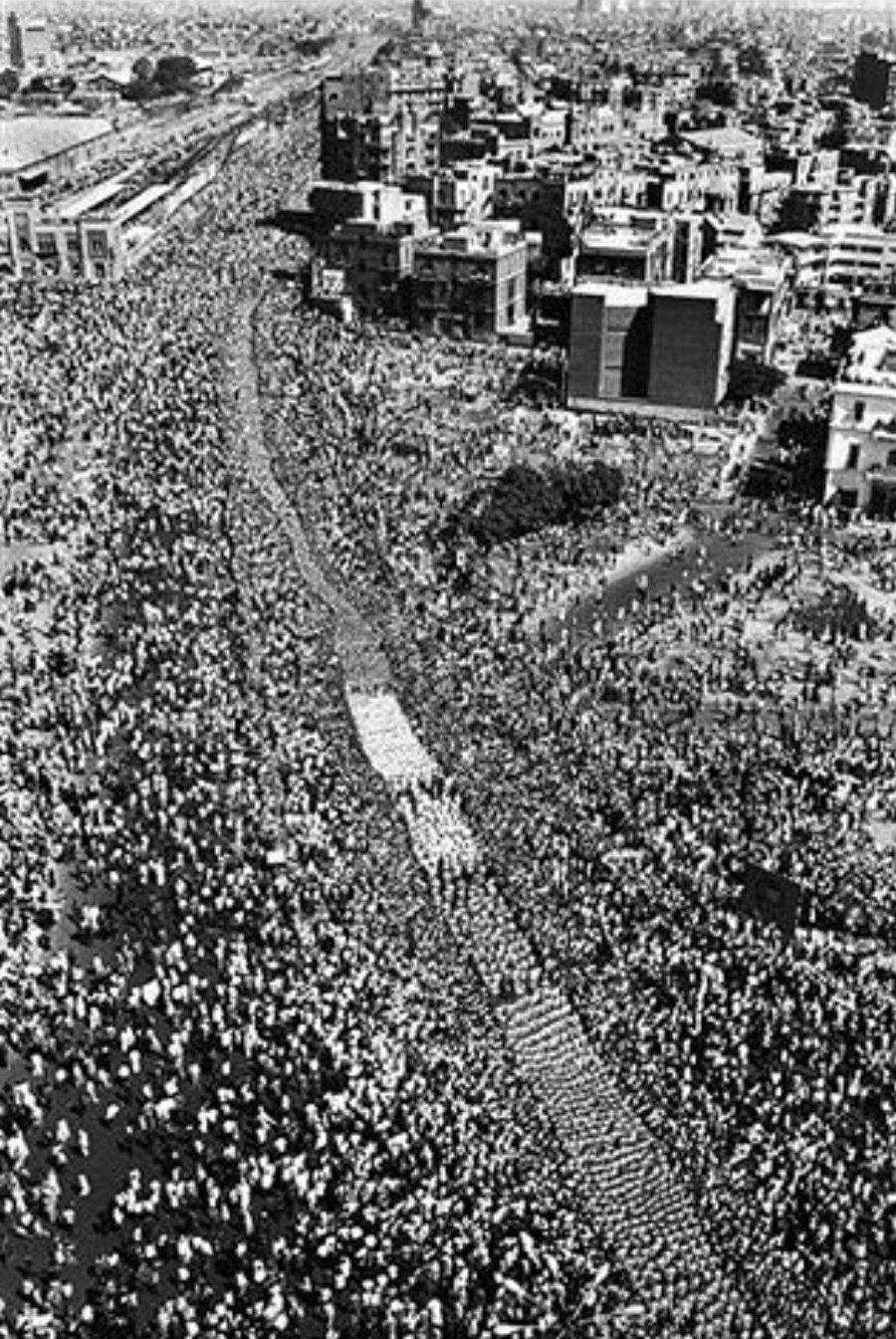 Nâsır'ın Kahire'de 5 milyon kişinin katıldığı cenaze töreni, 1 Ekim 1970.