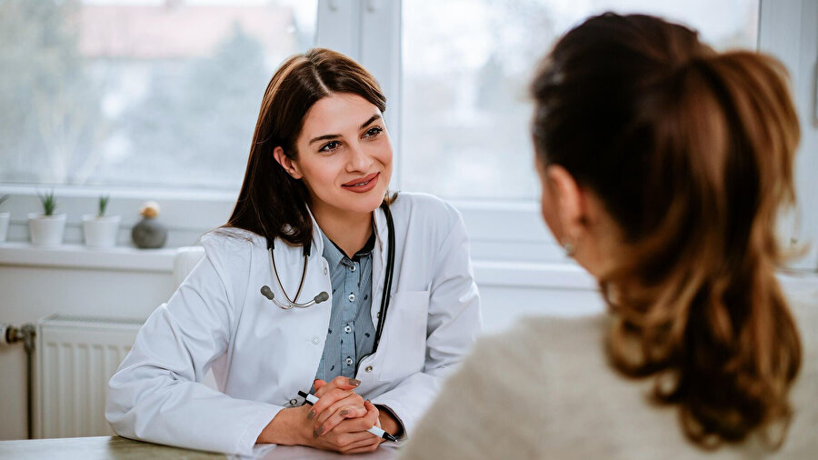 Düzenlemeyle birlikte sağlık personelinin bölge sınırlaması olmadan atanmasının önü açıldı.