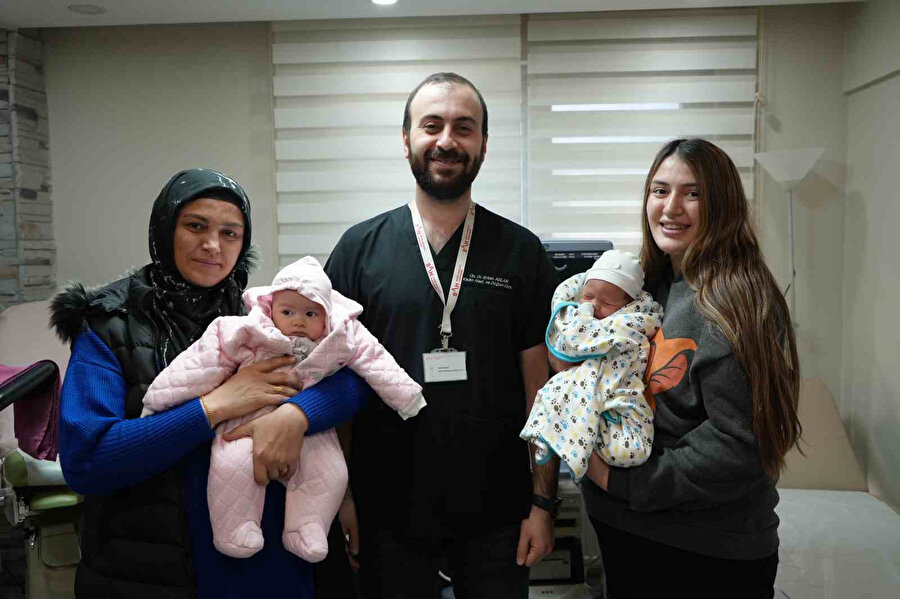Anne ile kızı aynı anda doğum yaparak aynı anda 'anneanne' ve 'abla' oldular.