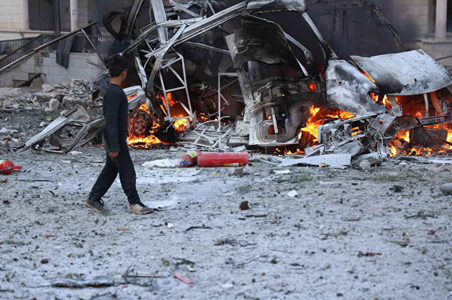 Rus savaş uçağının İdlib merkezdeki İbn-i Sina Hastanesi'ne saldırısında ilk belirlemelere göre 2 kişi öldü, 4 çocuk yaralandı.