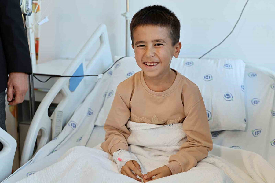 10 yaşındaki Hasan Berat, milyonda bir görülen pankreasında yer alan tümörden kurtuldu.