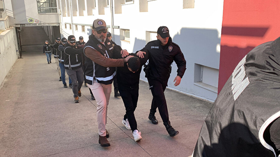 Olayla ilgili 4 kişi adli kontrol şartıyla serbest bırakılırken 7 kişi tutuklandı.