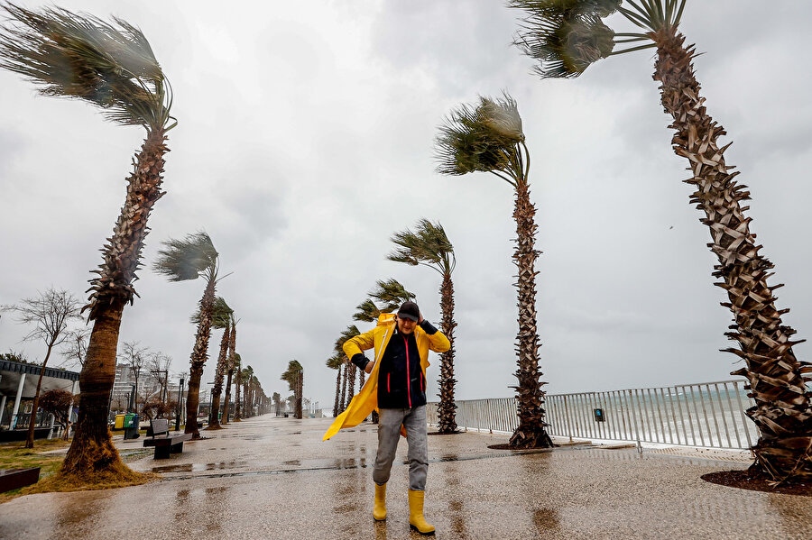 Doğu Akdeniz'de Hatay'ın güneyinde fırtına bekleniyor.