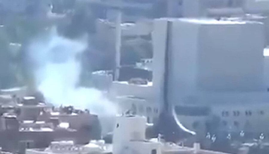 Şam'da bulunan Radyo Televizyon binası ile Savunma Bakanlığının binasının olduğu bölgeye kamikaze dron saldırısı düzenlendi.