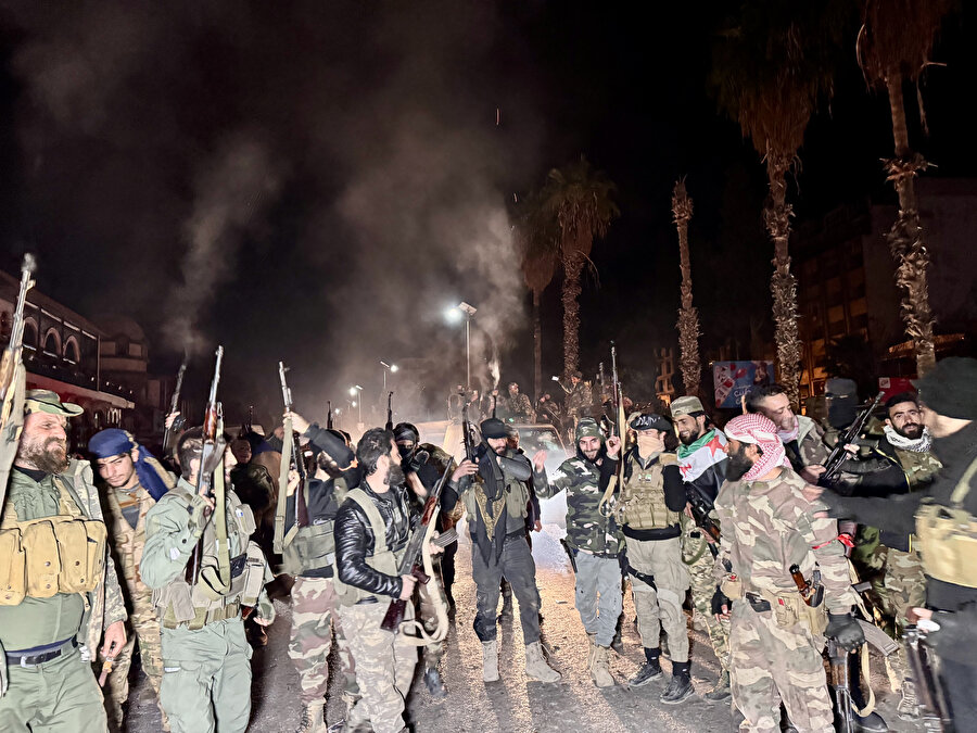 Rejim karşıtı silahlı gruplar, Humus kent merkezine hakim oldu