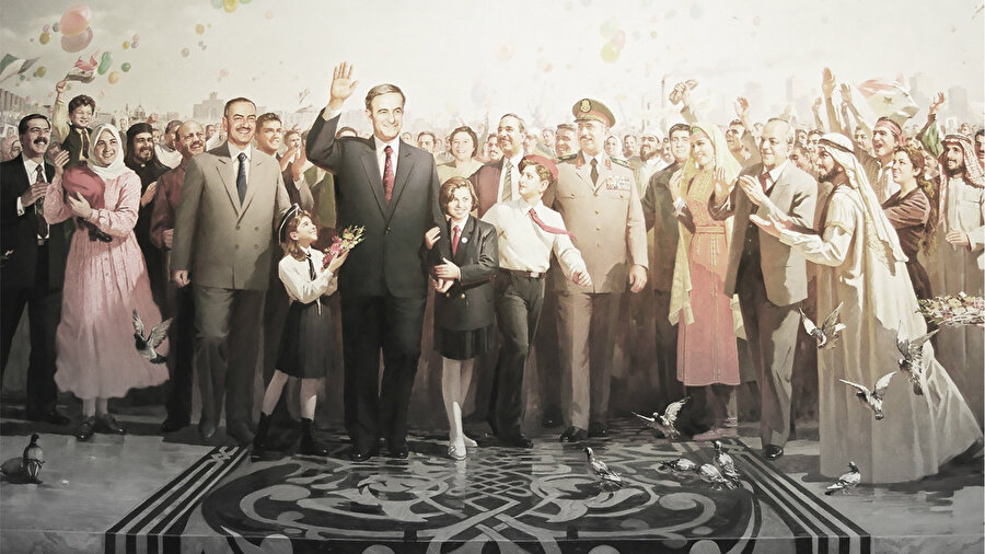 Suriye'yi yaklaşık yarım yüzyıl yöneten ve Alevîlere toplumdaki nüfuzlarını kazandıran Esed ailesi, güvenlik ve askeri aygıttaki en önemli rejim figürlerinin çoğu gibi Alevî mezhebindendir.