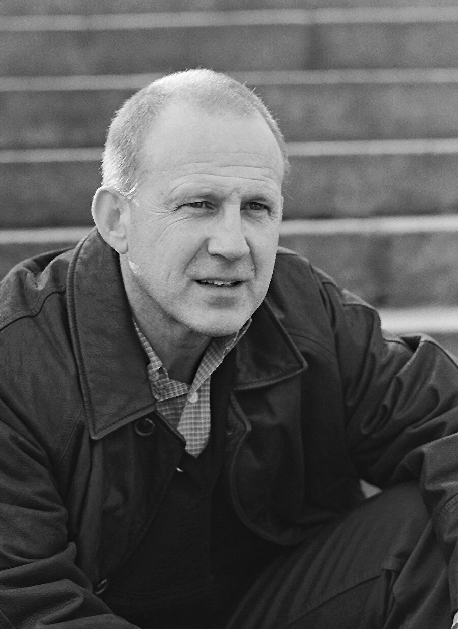 Ona asıl yazarlık vasfını kazandıran romanları dışında okumak ve yazmak üzerine yazıları ve çalışmaları da oldukça dikkatleri çekti.