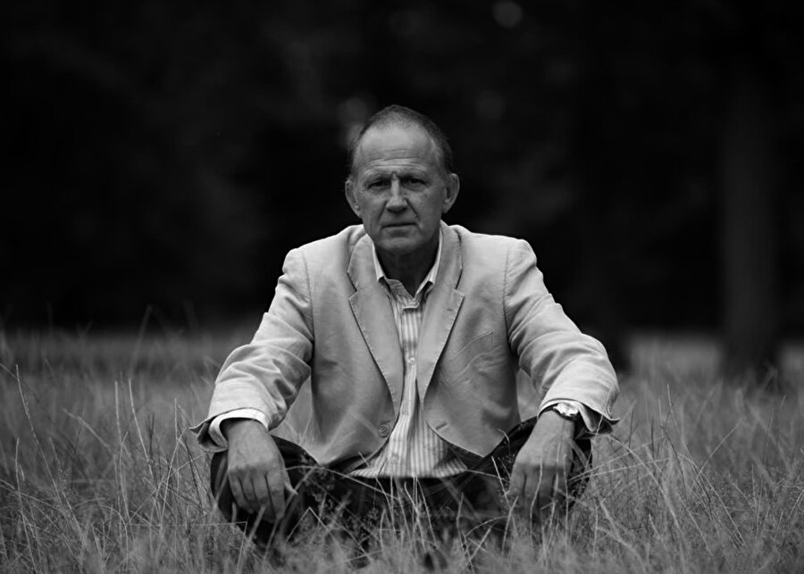 . Tim Parks’ın romanlarında nesnel yazar söyleminin keskin bir şekilde yok sayıldığını görürüz.