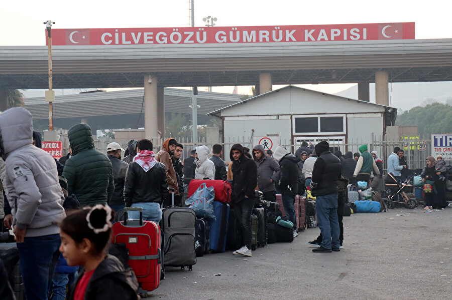 Türkiye'deki Suriyeliler ülkelerine dönüyor