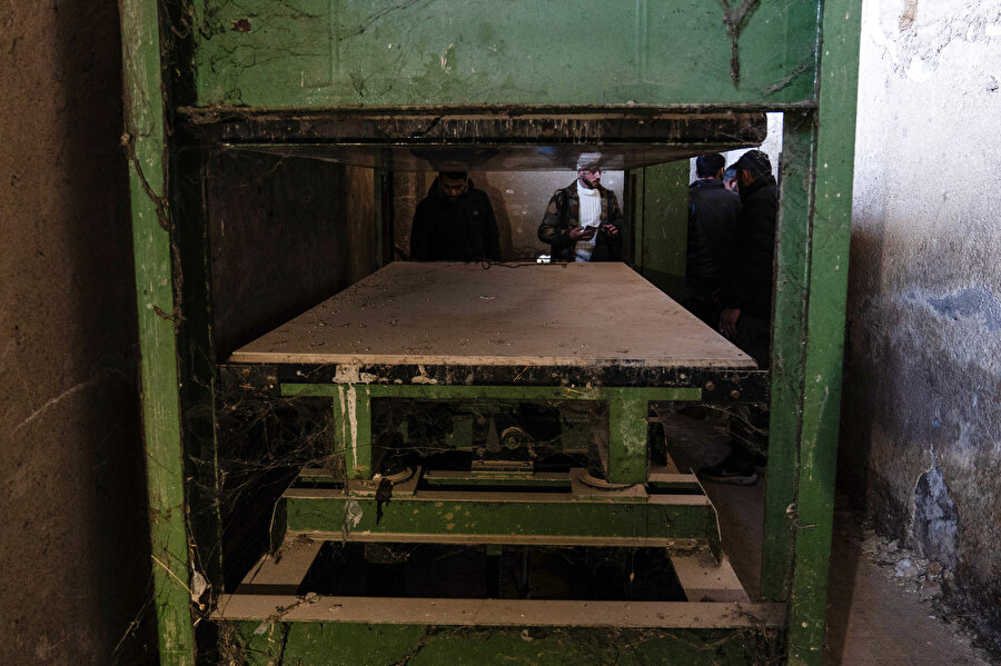 Hapishanelerde türlü türlü işkence yöntemleri uygulanıyordu.