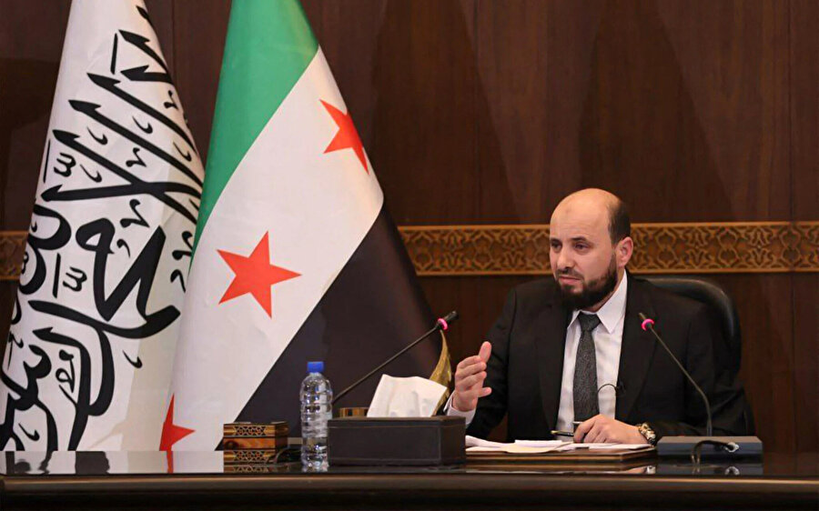 El-Beşir, Ocak 2024'ten bu yana İdlib bölgesini yöneten, Esed rejimi karşıtı muhalif militan grup HTŞ liderliğindeki Suriye Kurtuluş Hükümeti’nin Başbakanı olarak görev yapıyordu.