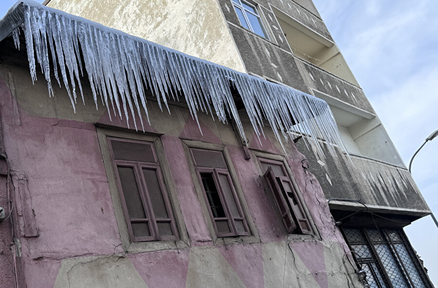 Erzurum buz kesti: Sıfırın altında 17 dereceyle Türkiye'nin en soğuk ili oldu