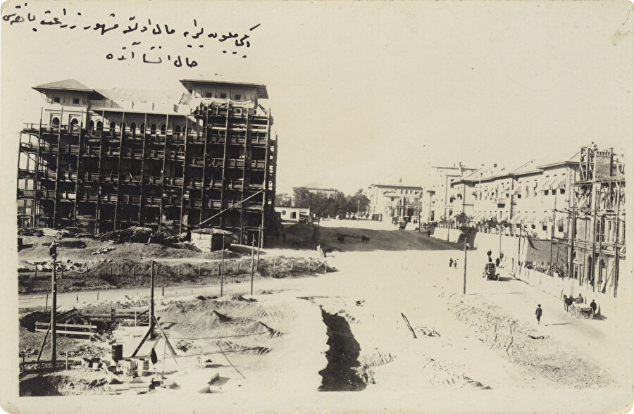 Ziraat Bankası Genel Müdürlük binasının inşasından bir fotoğraf, Kaynak: Salt Araştırma arşivi. 