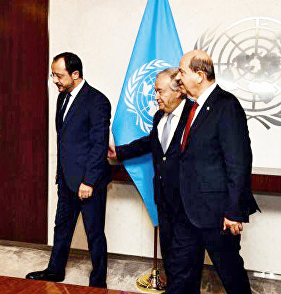 Ersin Tatar'ın BM nezdindeki 3'lü gayri resmi yemekte soykırımcı, çocuk katili Chabad Örgütü iltisaklı ve KKTC'de tapulu işgalin bir numaralı figüranı olan Simon Aykut için Rum Cumhurbaşkanından af istediği ortaya çıktı.