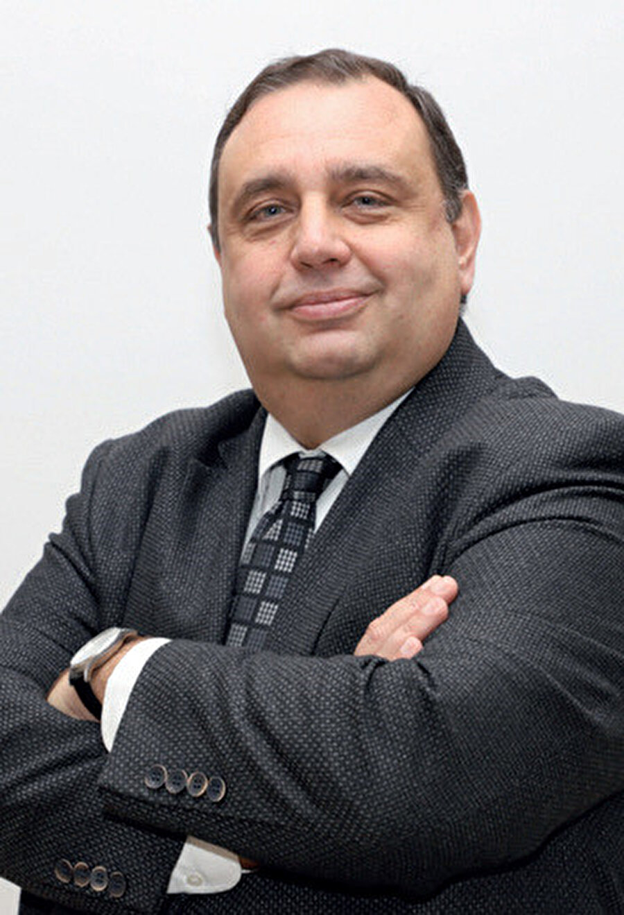 Prof. Dr. Uğur Özgöker.