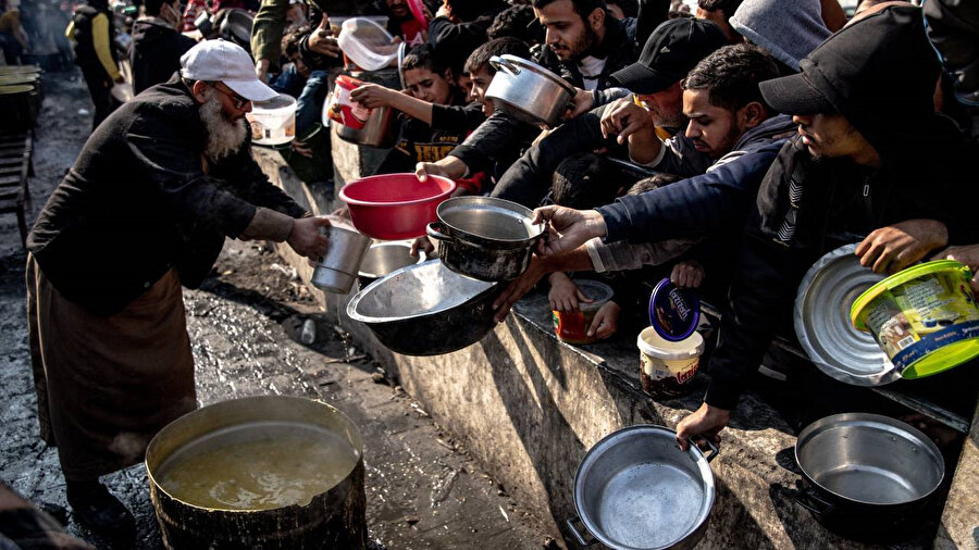 İsrail ordusunun Filistin'de gerçekleştirdiği saldırılar can kayıplarıyla birlikte büyük bir insani krize neden olmuş durumda.