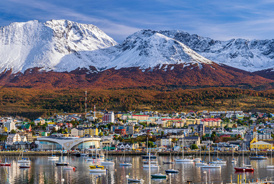 Ushuaia, Antarktika’ya yapılacak keşif gezilerinin de başlangıç noktası.