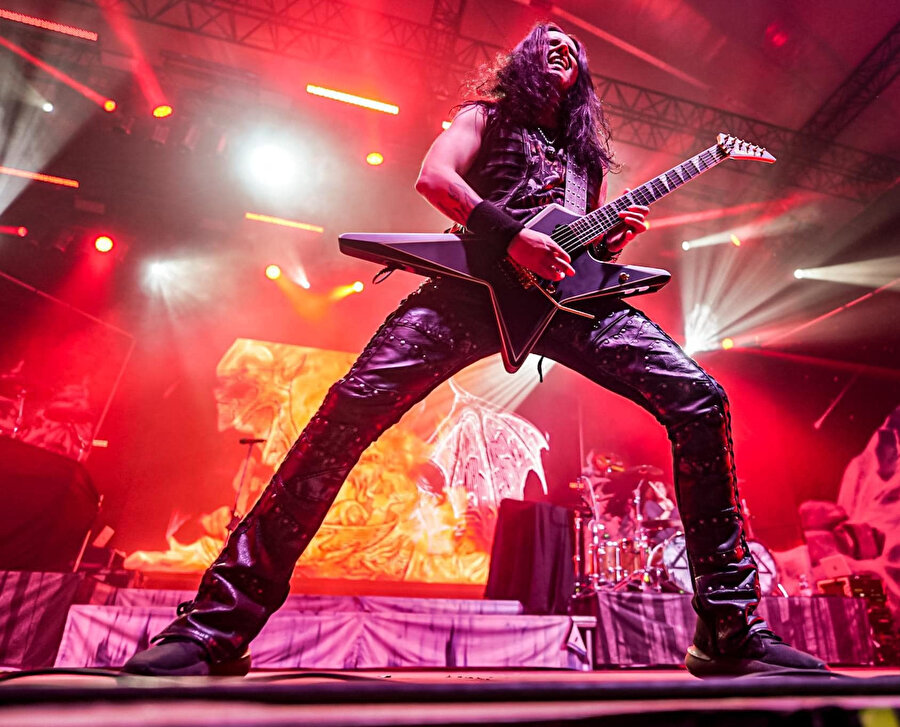 Babam beni müziğe itmedi, sadece doğal olarak keşfetmeme izin verdi.