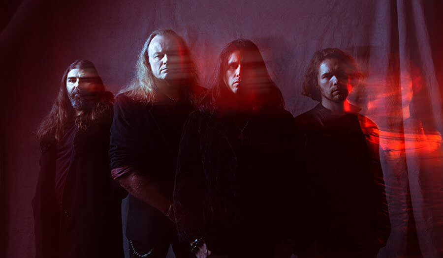 Yunanistan'da arabayla dolaşırken radyoda hep denk geldiğim bir şarkıydı “Talking in Your Sleep”