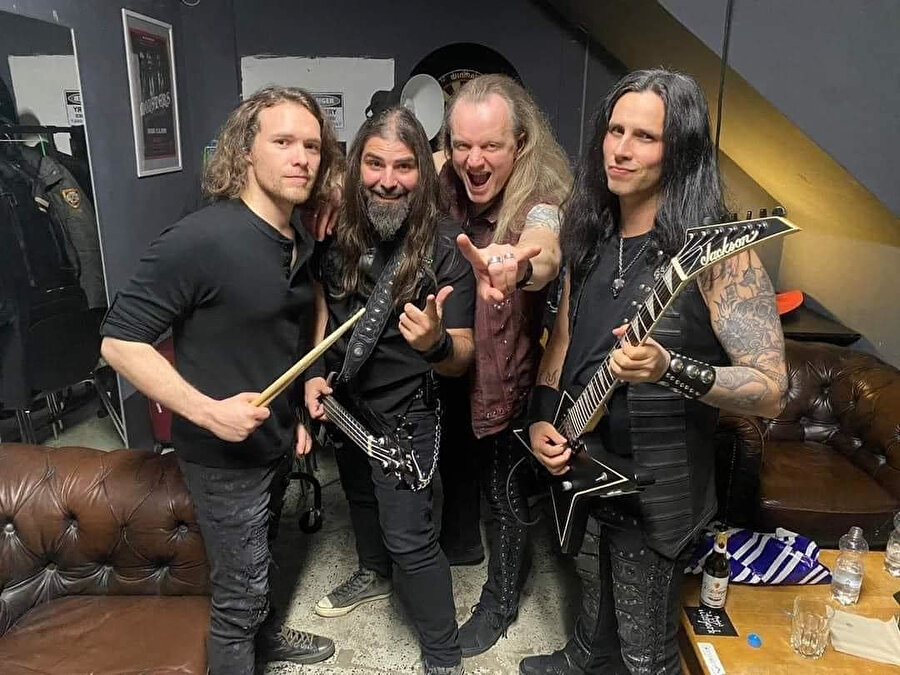 Bruce'un yeni albümü için bir şarkıya gitar çalmamı istedi.