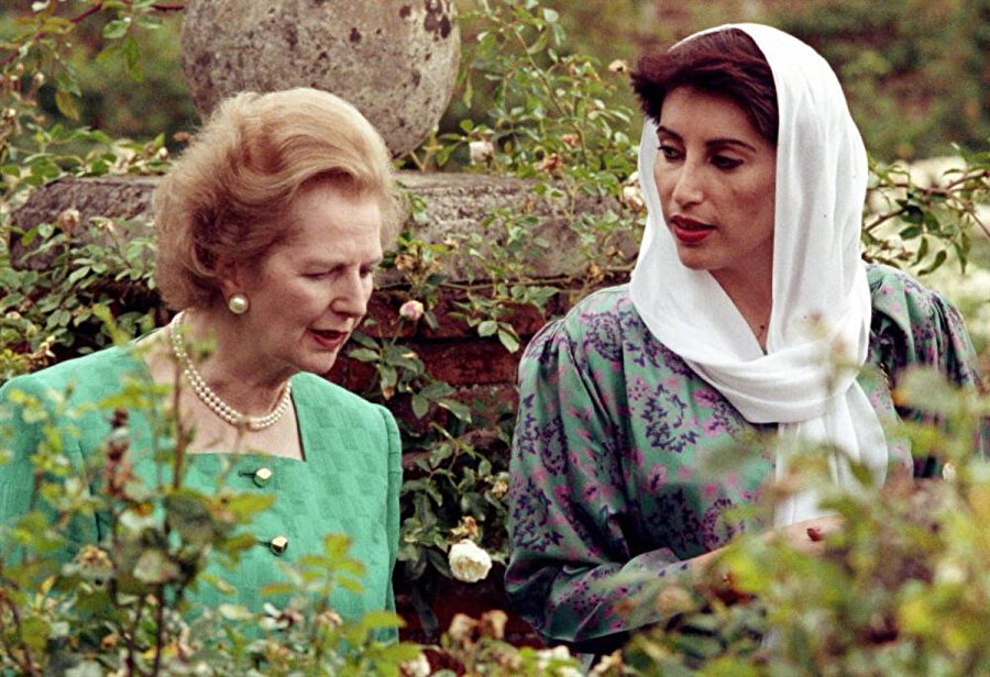 Benazir Butto, dönemin İngiltere Başbakanı Margaret Thatcher ile birlikte.