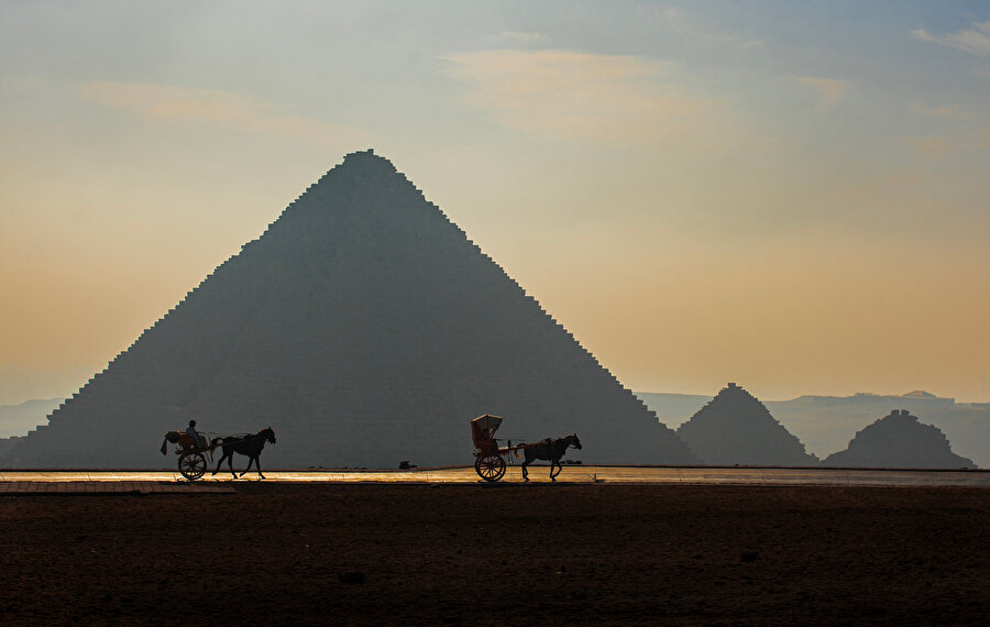 2’nci Piramitler adlı eseriyle Volkan Karagülleoğlu.