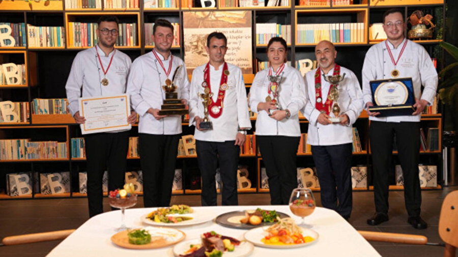 Tepe Restaurant Lounge ekibi