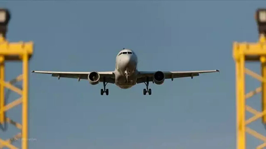 Rus havayolu şirketinin bir uçağı daha acil iniş yaptı