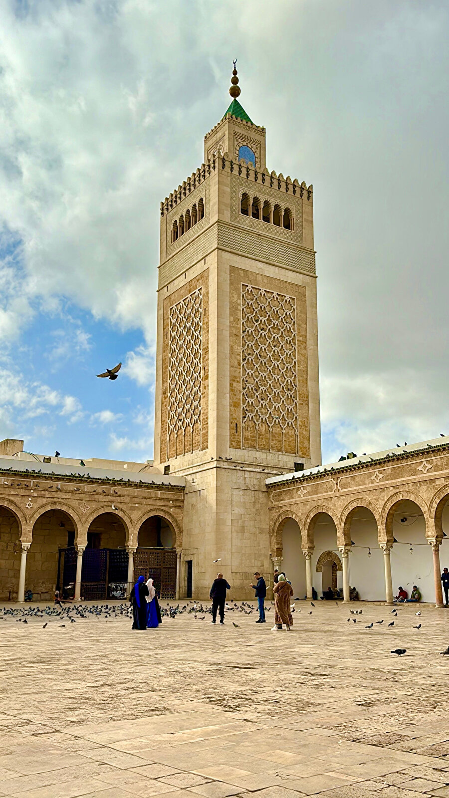 Zeytune Camii’nde cuma vakti.