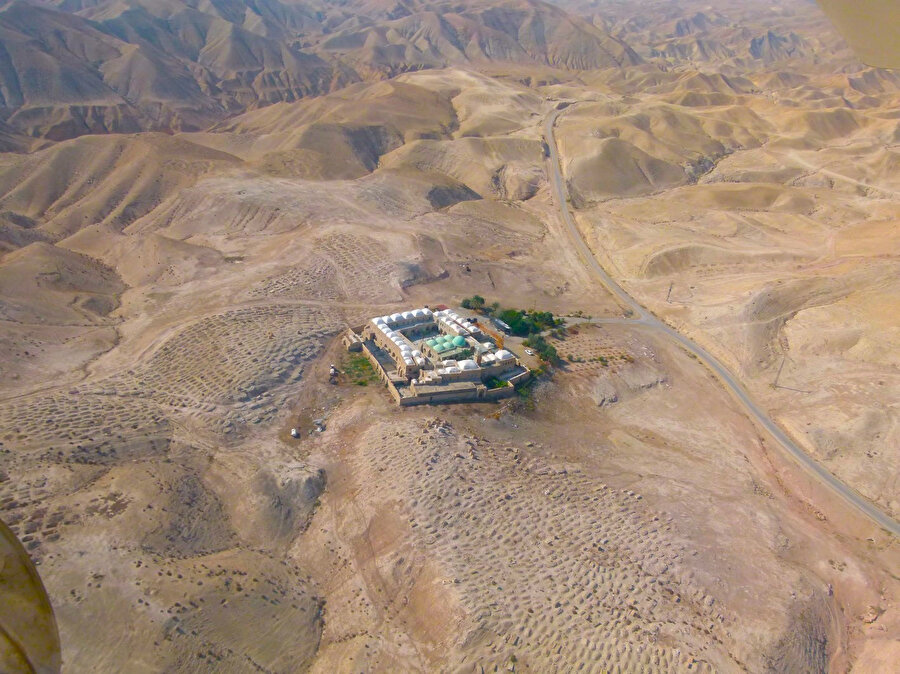 Çölde bir vaha: Nebî Musa Külliyesi