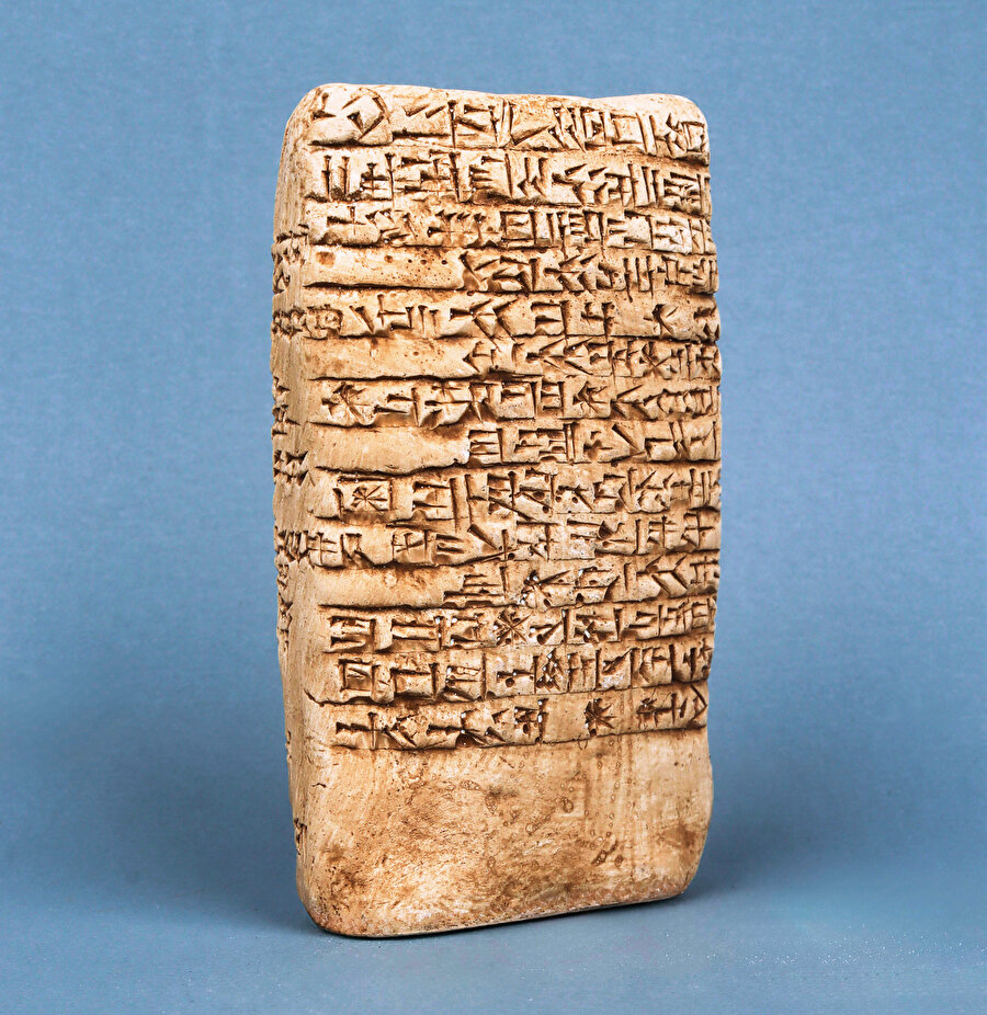 Muazzez İ. Çığ, kendisini, çiviyazılı tabletleri tasnifleyip kutulara, dolaplara yerleştiren biri olarak tarif ediyor. Tabletleri bizzat okuyup tercüme ettiğine dair tek kelime bile yok. Zaten Belleten’de çıkan yegâne ciddi makalenin altında Kramer imzası mevcut. Yine Belleten’de “Sümerolog Prof. S. N. Kramer’in Ardından” başlığıyla yayınlanan makaledeki sözler ise bir itiraf niteliğinde.