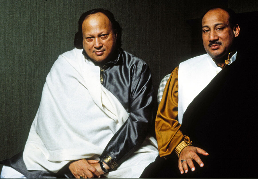 Ebu Osman Mağribi’ni dediği gibi: “Kuşların ötmesiyle, rüzgârın hışırtısıyla onun aşkı vecdi artabilir.”